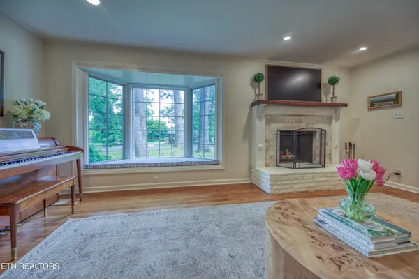 $529,900 | 6903 Sheffield Drive, Knoxville, TN 37909