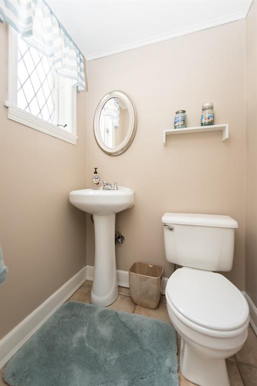 171 Pine Road Pittsburgh, PA 15237 - Photo 12 of 25 First floor powder room.