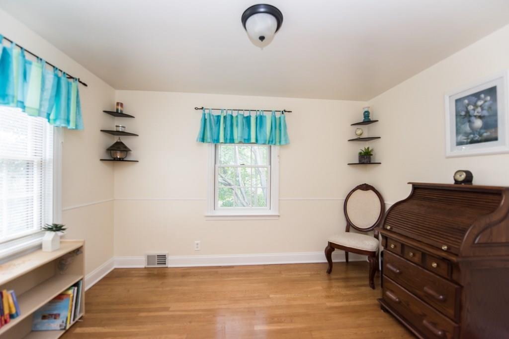 171 Pine Road Pittsburgh, PA 15237 - Photo 13 of 25 Bedroom 3: 2 windows, chair rail