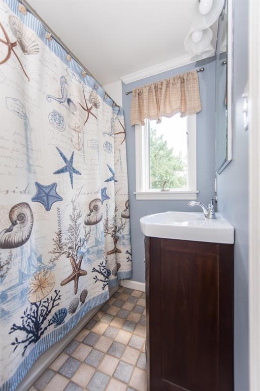 171 Pine Road Pittsburgh, PA 15237 - Photo 17 of 25 Second floor hall shower