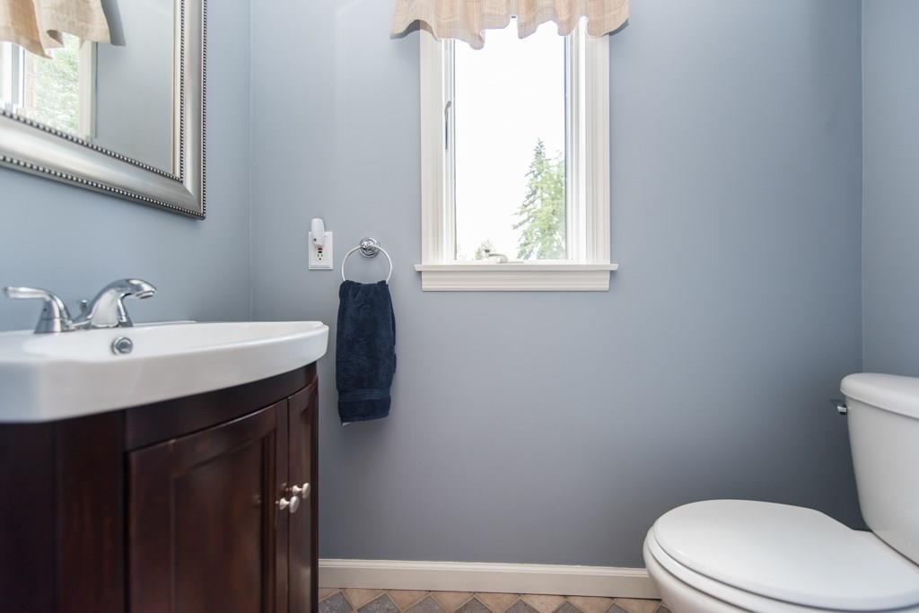 171 Pine Road Pittsburgh, PA 15237 - Photo 18 of 25 Second floor hall toilet.