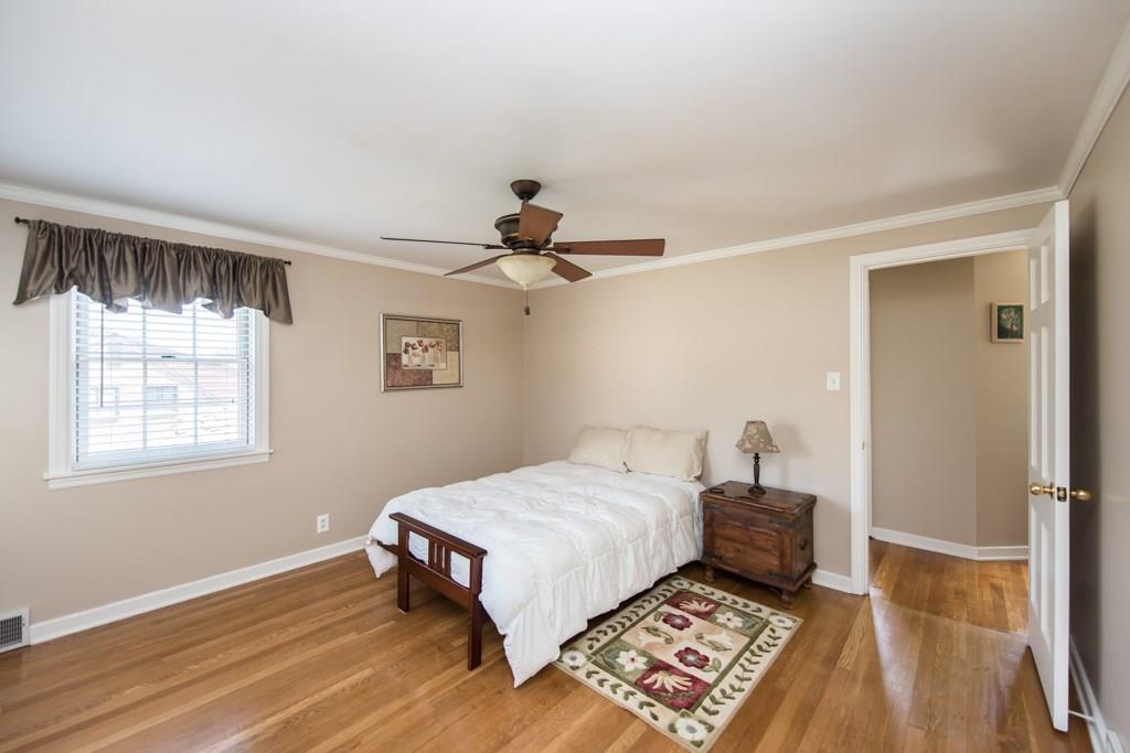 171 Pine Road Pittsburgh, PA 15237 - Photo 19 of 25 Second bedroom: crown moulding, 2 windows, ceiling fan.