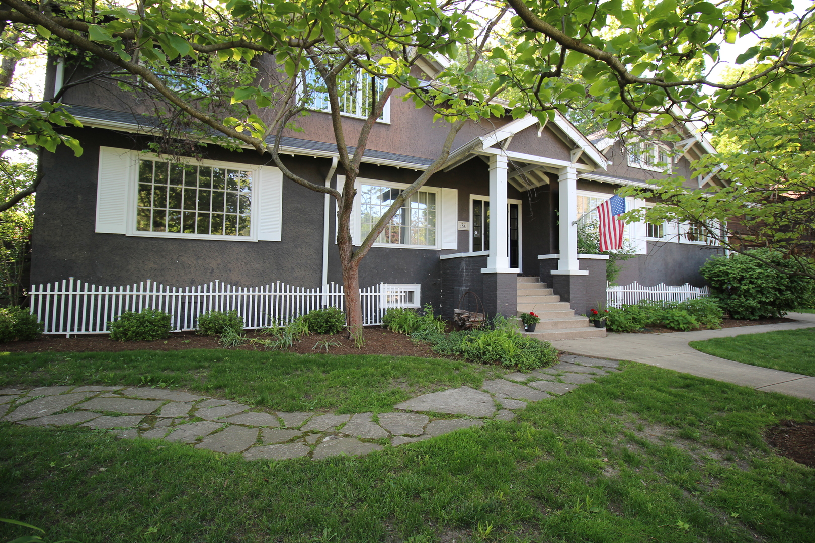 172 Barrypoint Road Riverside, IL 60546 - Photo 3 of 13
