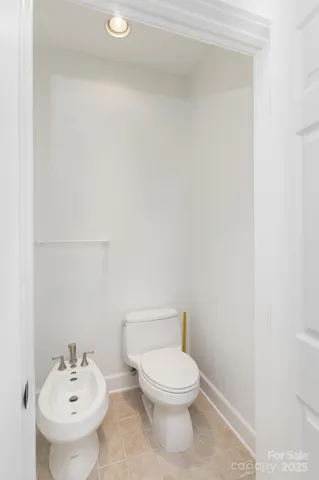 a view of a livingroom with closet