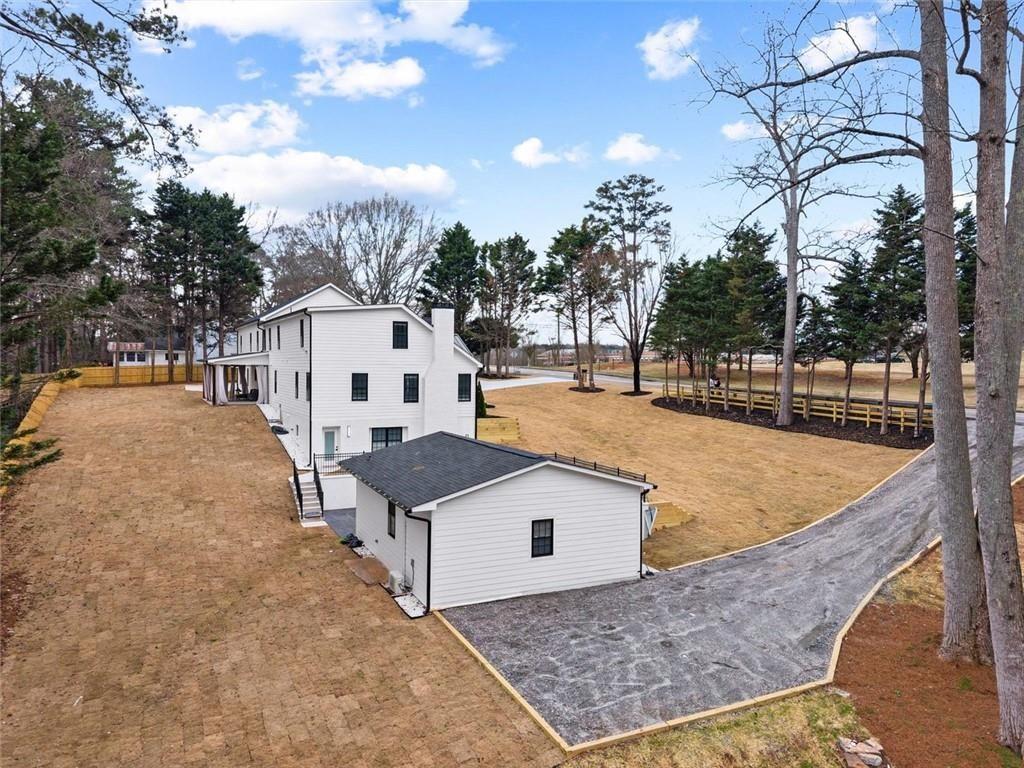 11505 Elkins Road Roswell, GA 30076 - Photo 8 of 102