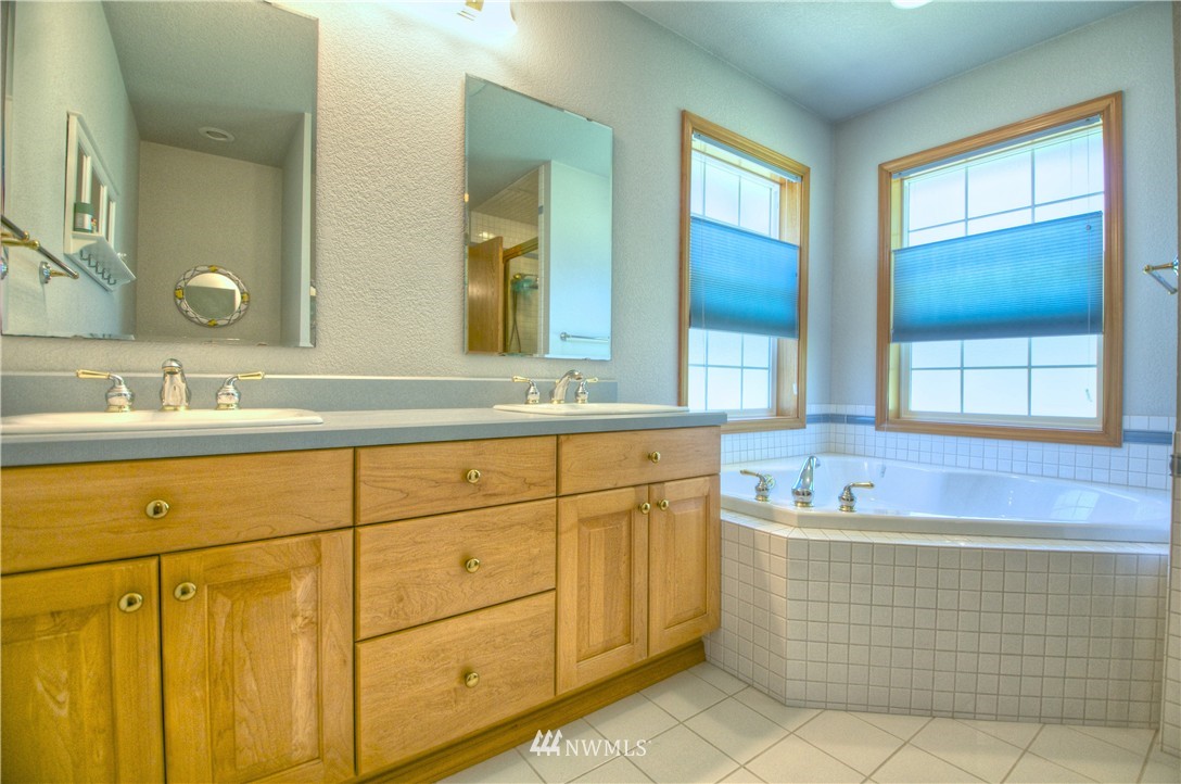 4207 Fir Tree Road Southeast Olympia, WA 98501 - Photo 12 of 25 Gallery Image 12