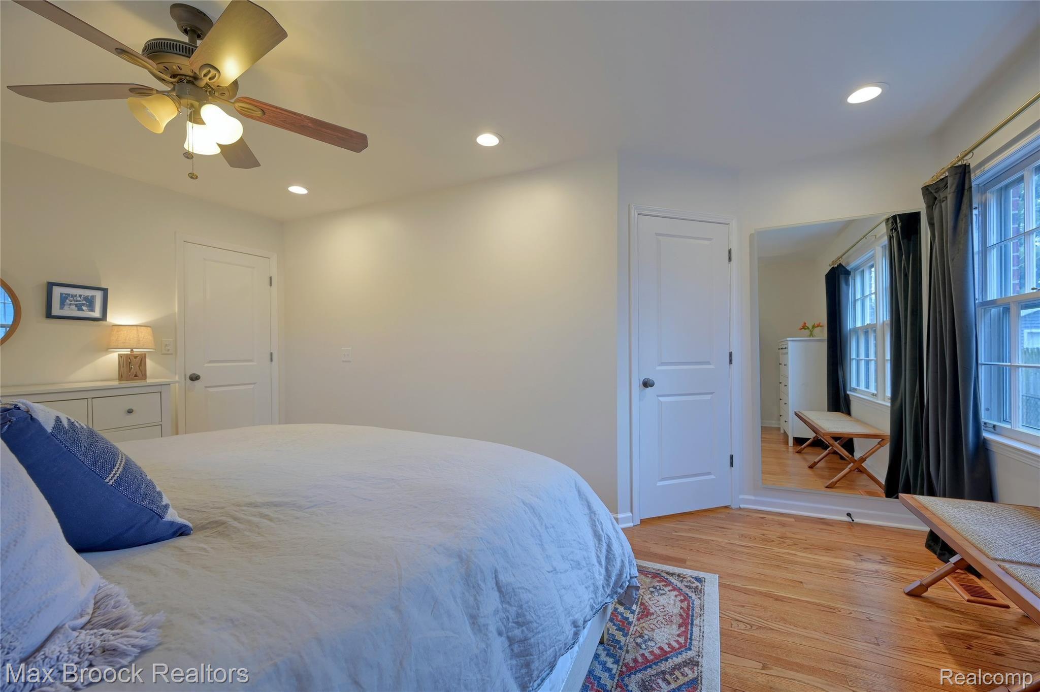 1443 Dorothea Road Berkley, MI 48072 - Photo 13 of 33 Master Bedroom With Walk In Closet and Ensuite Bathroom