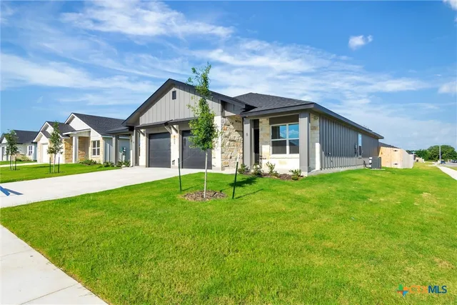 a view of an house with backyard and porch