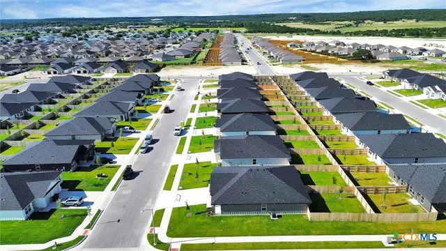 a view of an outdoor space