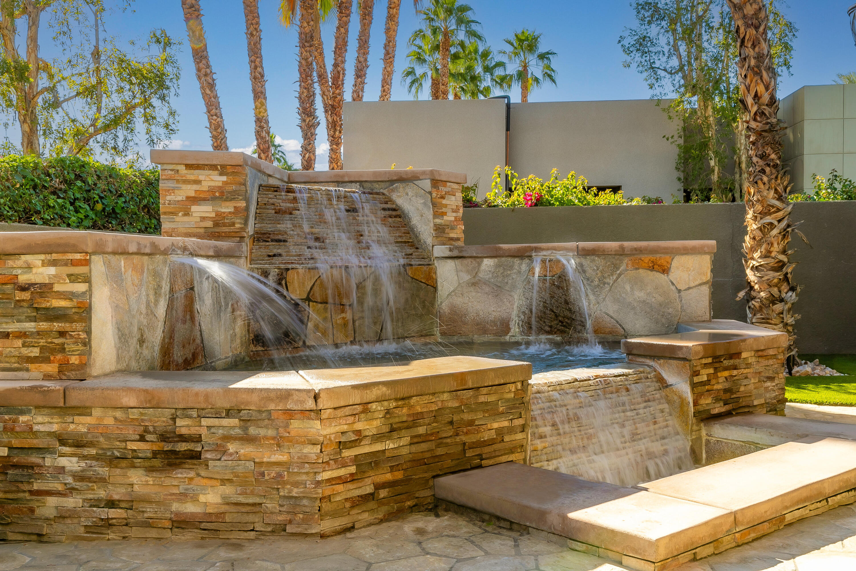 15 Sun Ridge Circle Rancho Mirage, CA 92270 - Photo 3 of 6 027_251016_15sunridgecir-47_438