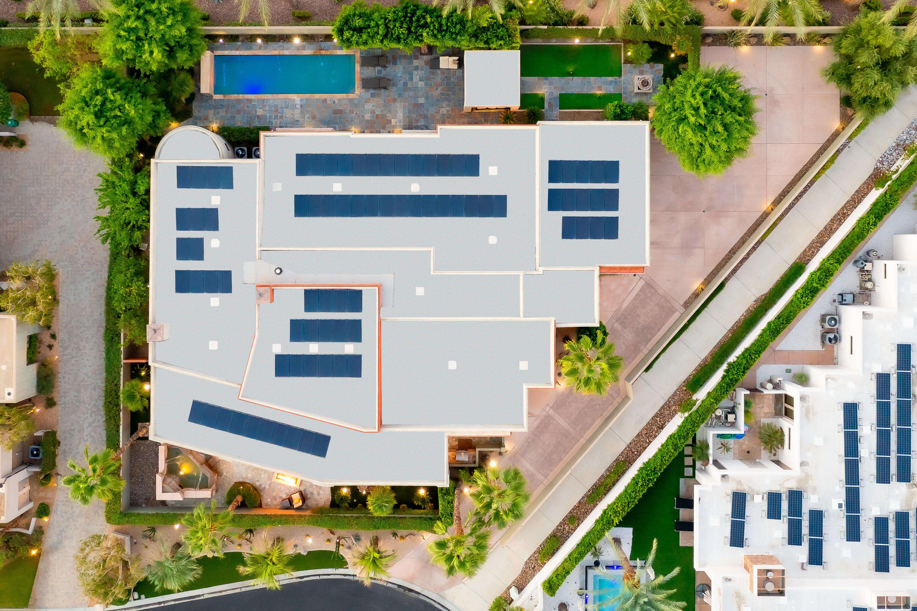 15 Sun Ridge Circle Rancho Mirage, CA 92270 - Photo 49 of 53 a front view of building with green space