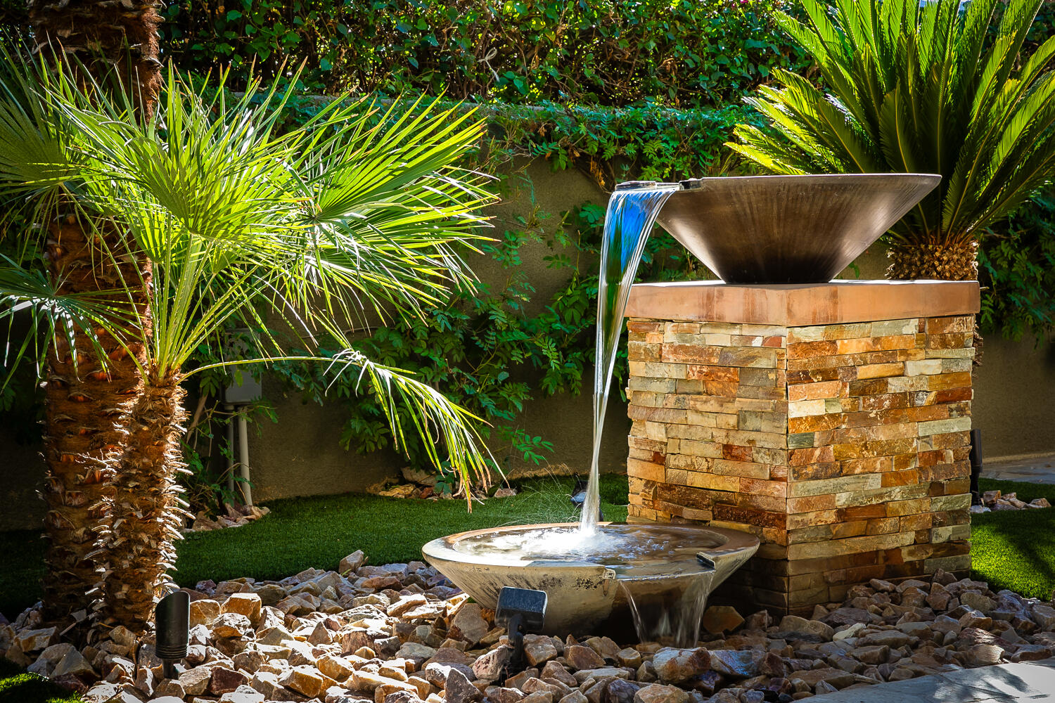 15 Sun Ridge Circle Rancho Mirage, CA 92270 - Photo 5 of 6 a backyard of a house with outdoor seating