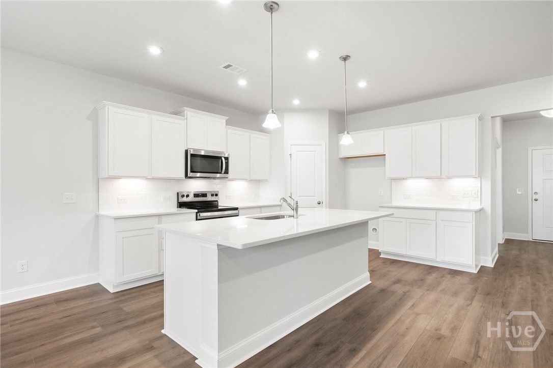 387 MONTEREY Loop Richmond Hill, GA 31324 - Photo 13 of 49