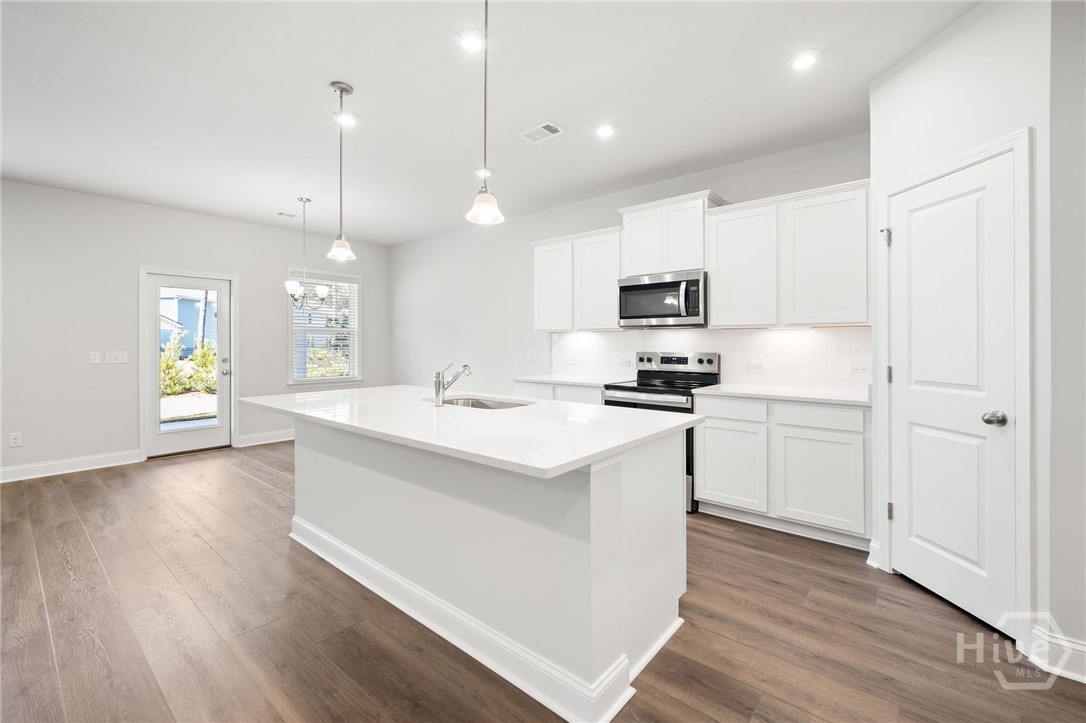 387 MONTEREY Loop Richmond Hill, GA 31324 - Photo 9 of 49