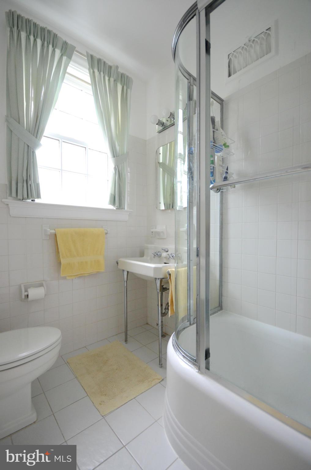 3505 Southvale Road Baltimore, MD 21208 - Photo 19 of 30 Hall Bath 1