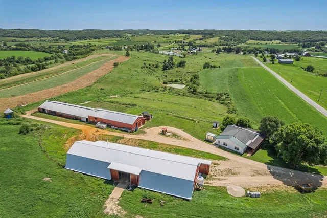 $694,500 | 11523 Klang Drive, Cazenovia, WI 53924