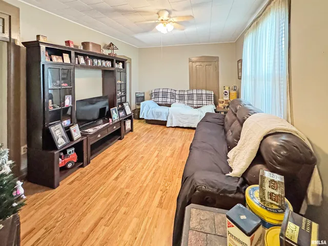 $64,000 | 340 West 2nd Street, Versailles, IL 62378