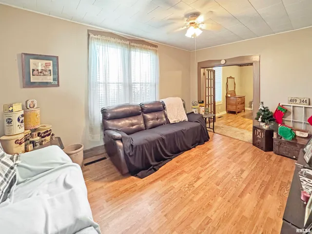 $64,000 | 340 West 2nd Street, Versailles, IL 62378