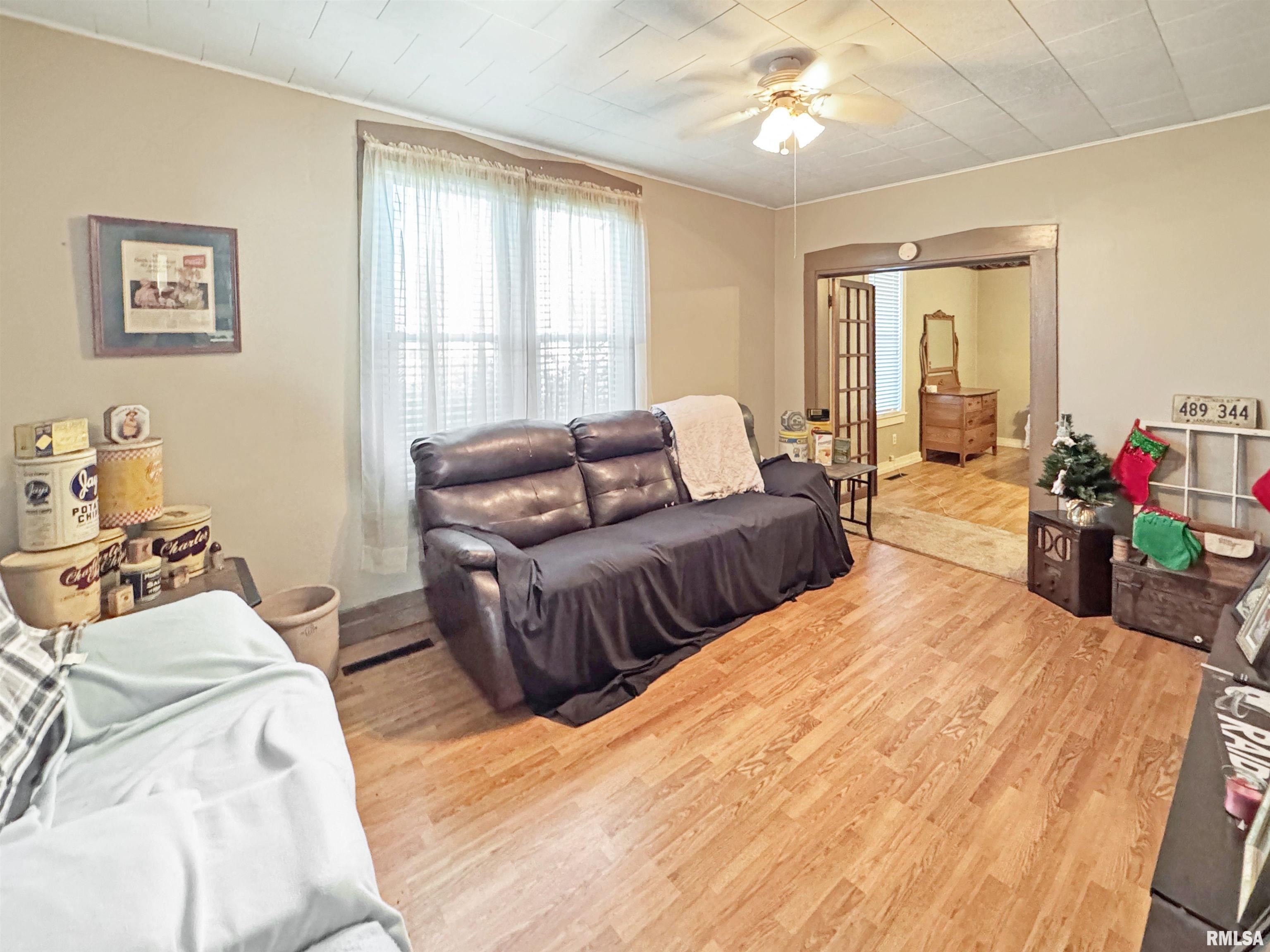 340 West 2nd Street Versailles, IL 62378 - Photo 3 of 14