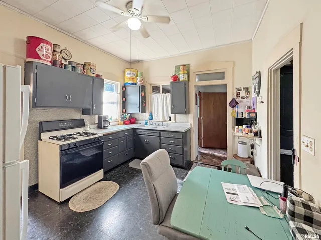 $64,000 | 340 West 2nd Street, Versailles, IL 62378