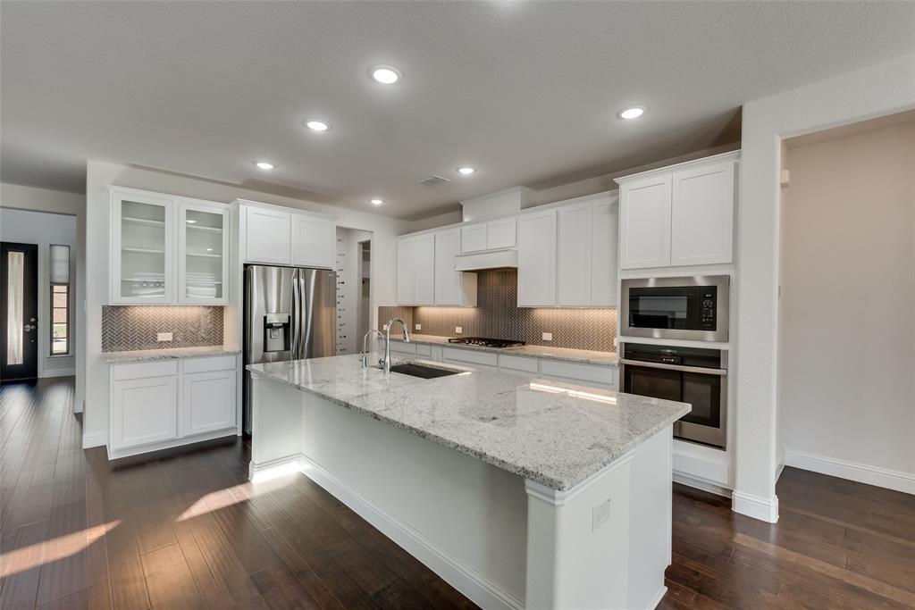 16476 Ryder Rock Road Frisco, TX 75033 - Photo 15 of 40 Glass cabinet Butlers pantry