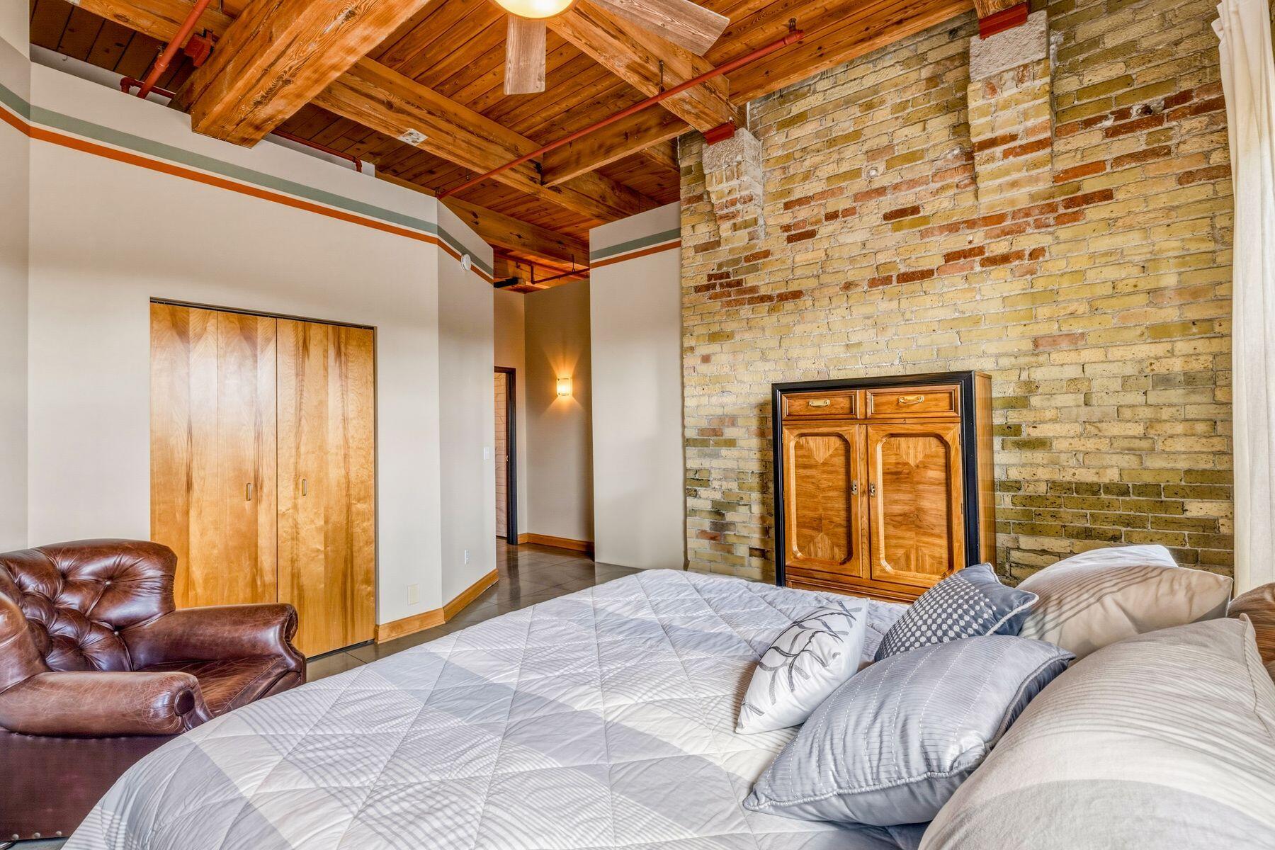 904 East Pearson Street, Unit 501 Milwaukee, WI 53202 - Photo 13 of 31 Primary Bedroom