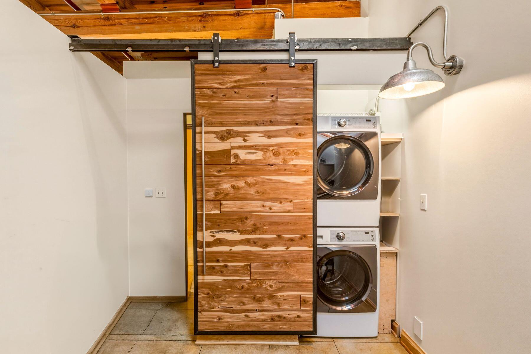 904 East Pearson Street, Unit 501 Milwaukee, WI 53202 - Photo 19 of 31 Versatile Den or 3rd Bedroom