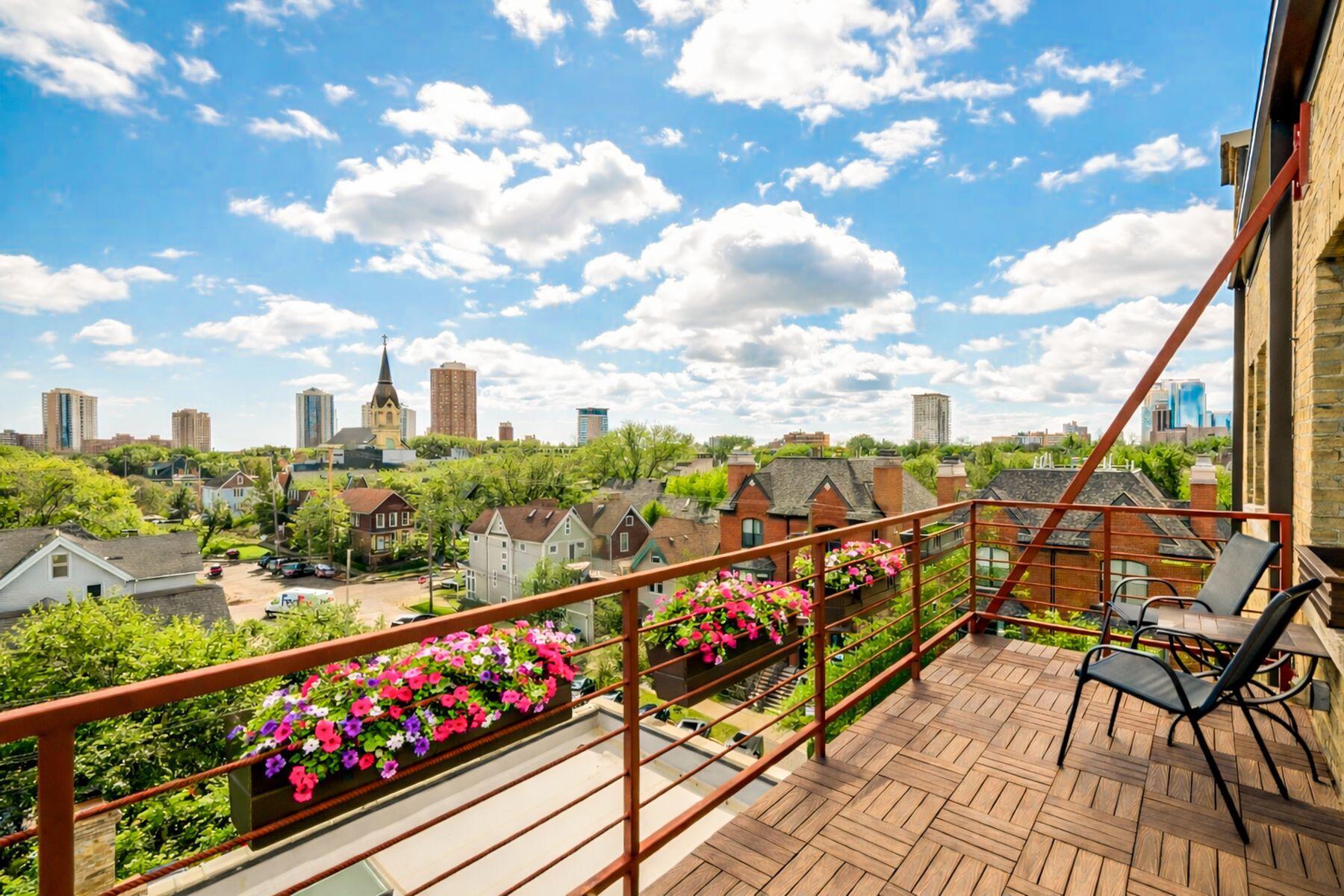 904 East Pearson Street, Unit 501 Milwaukee, WI 53202 - Photo 3 of 31 Gorgeous East Facing Views