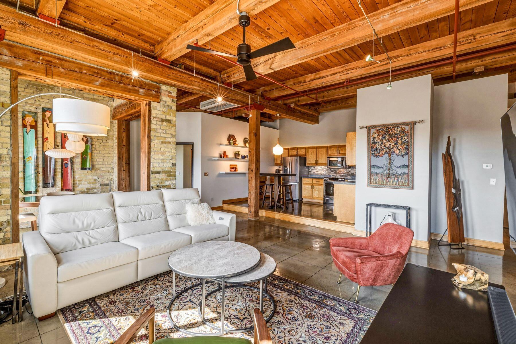 904 East Pearson Street, Unit 501 Milwaukee, WI 53202 - Photo 5 of 31 Easy Open Layout