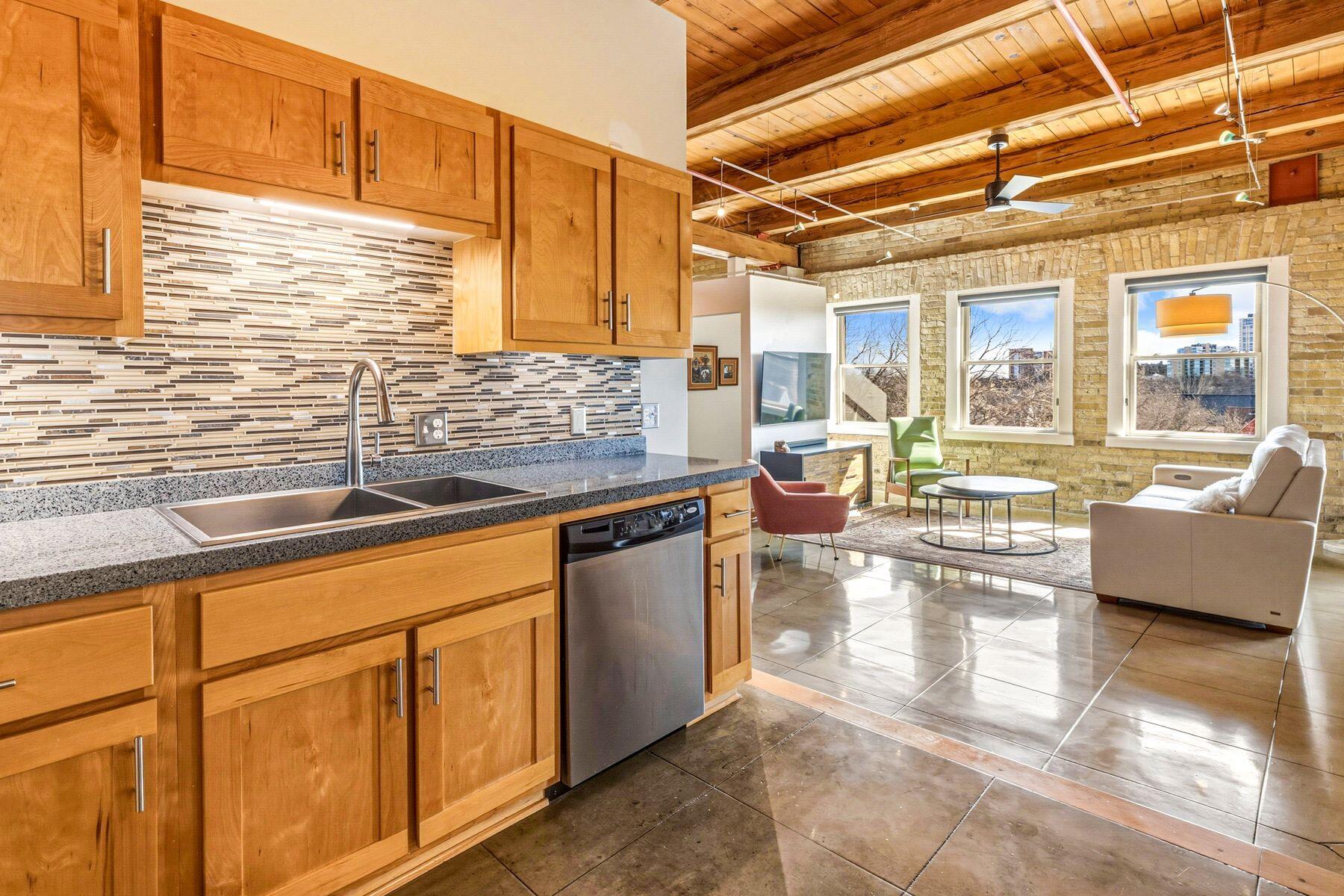 904 East Pearson Street, Unit 501 Milwaukee, WI 53202 - Photo 8 of 31 12' Ceilings