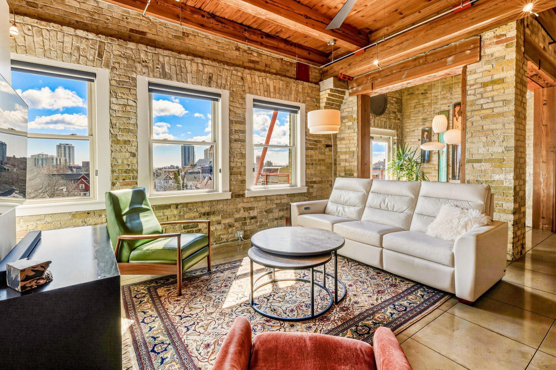 904 East Pearson Street, Unit 501 Milwaukee, WI 53202 - Photo 9 of 31 Living Room