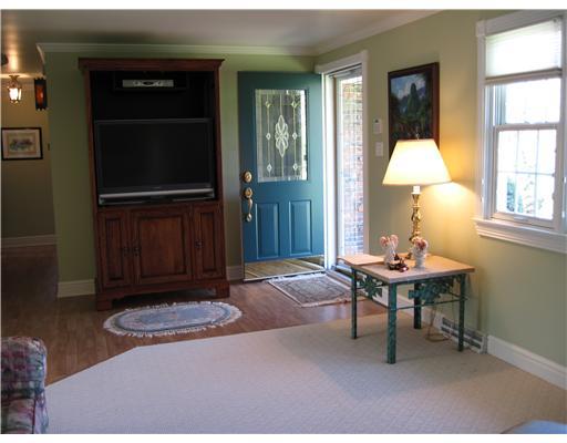 148 Beale Road Sarver, PA 16055 - Photo 10 of 18 Living Room.
