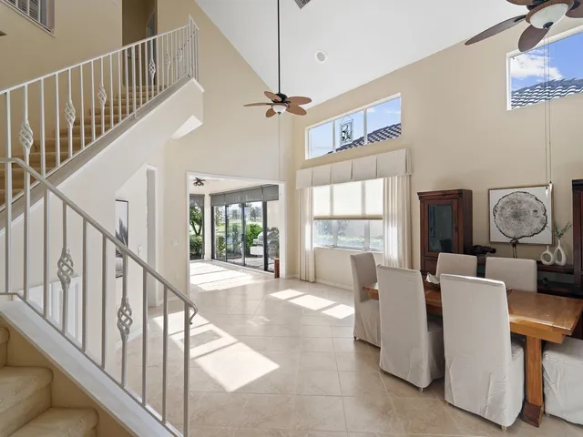 a view of livingroom with furniture