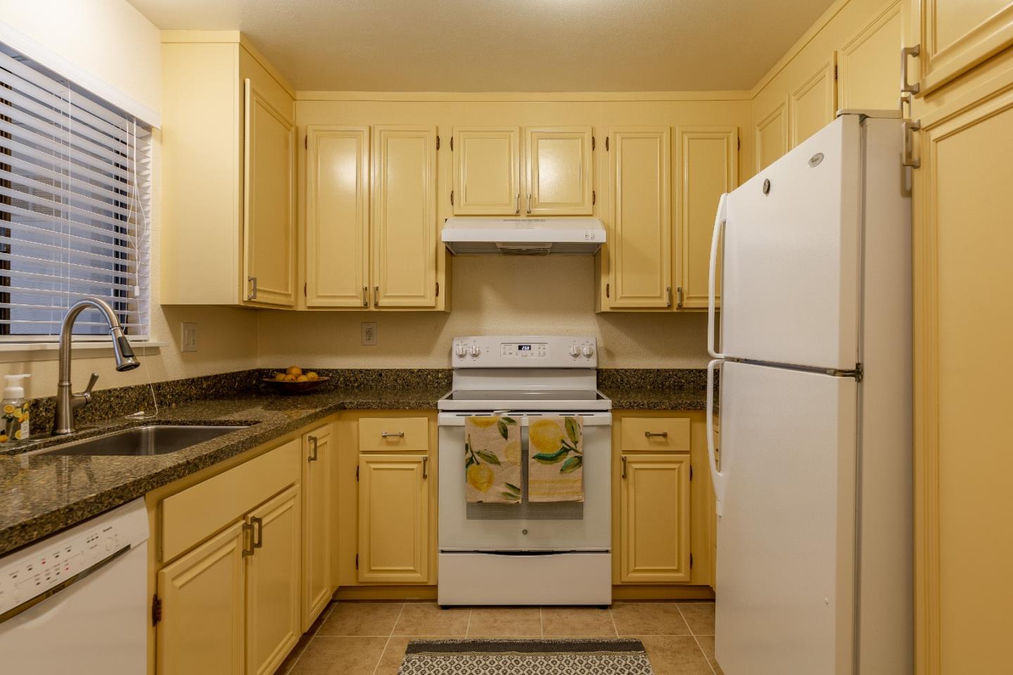 250 Forest Ridge Road, Unit 21 Monterey, CA 93940 - Photo 6 of 20 Gallery Image 6