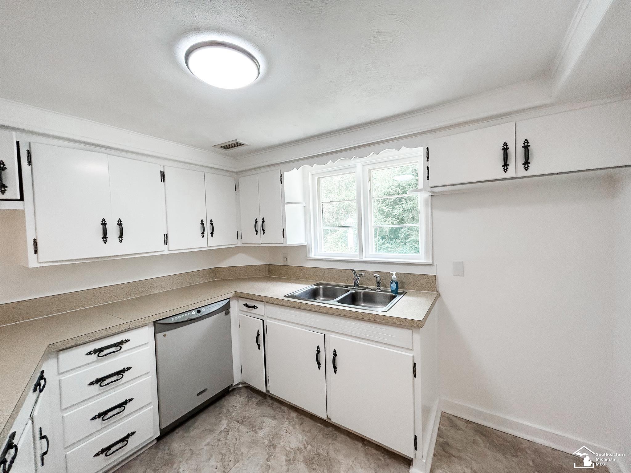 2980 West Sterns Road Lambertville, MI 48144 - Photo 16 of 79 50113784-15.JPG