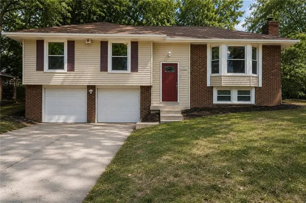 $250,000 | 409 Northeast Duncan Road, Blue Springs, MO 64014