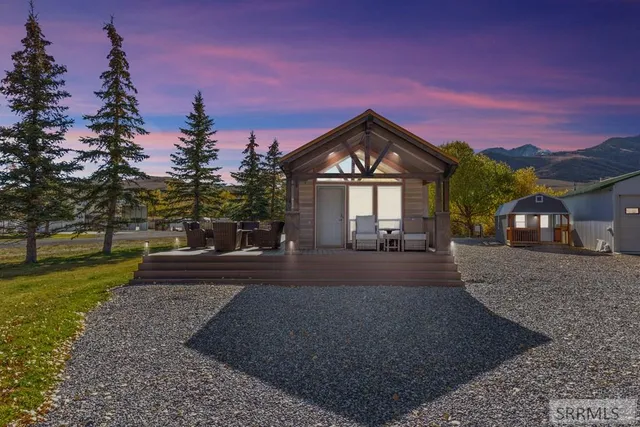 $650,000 | 107-109 Willow Street, Mackay, ID 83251