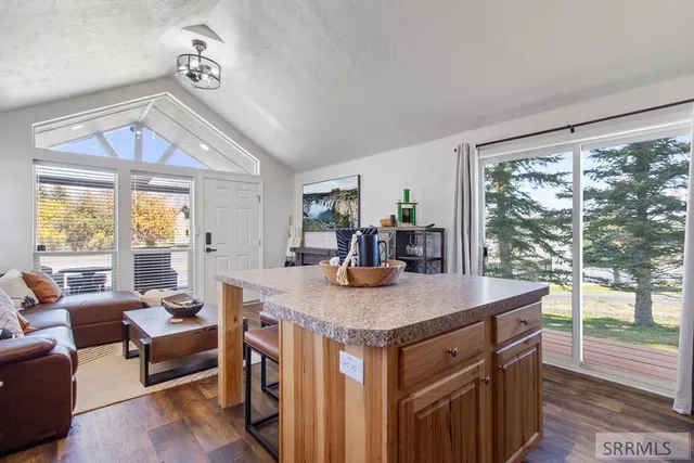 $650,000 | 107-109 Willow Street, Mackay, ID 83251