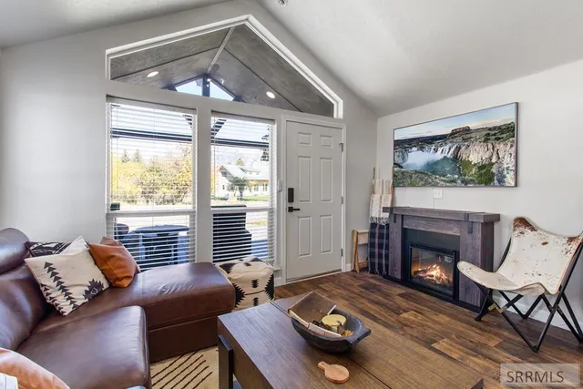 $650,000 | 107-109 Willow Street, Mackay, ID 83251