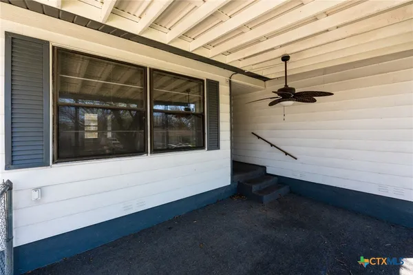 a view of a house with backyard and garden
