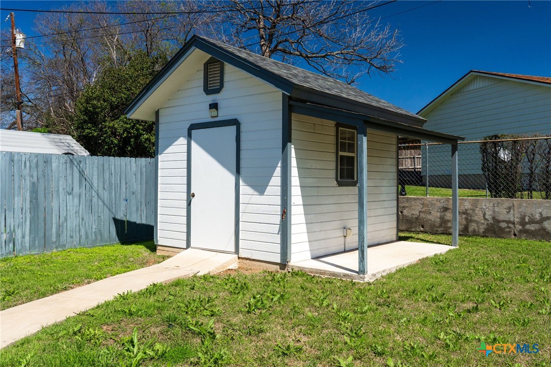 416 Cardinal Avenue Killeen, TX 76541 - Photo 16 of 18 a view of a house with backyard and garden