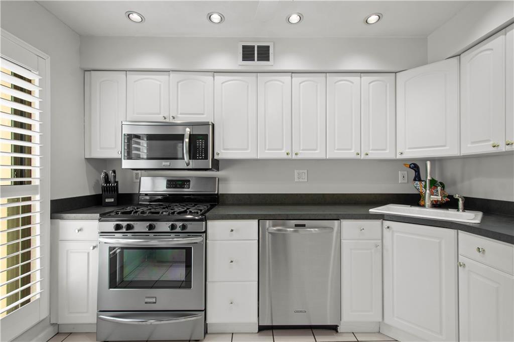 2034 Swallow Hill Road, Unit 307 Pittsburgh, PA 15220 - Photo 9 of 25