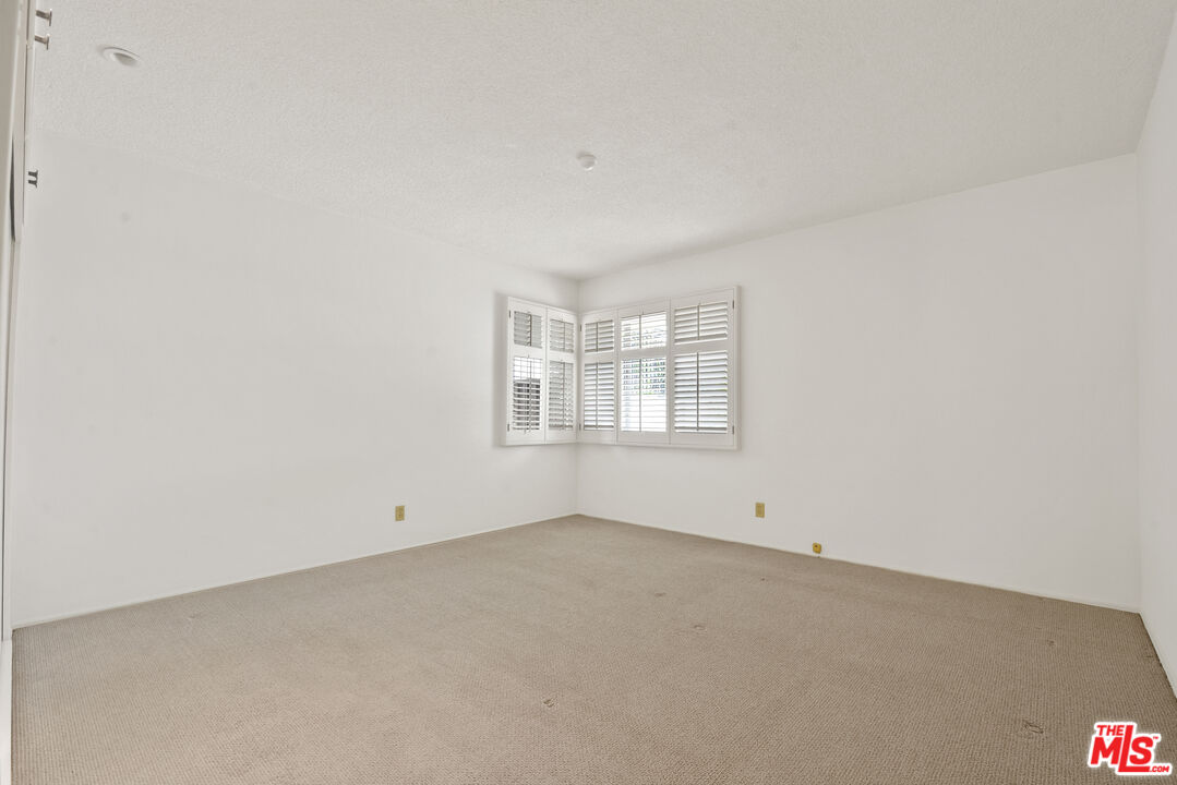 1405 Riviera Drive Pasadena, CA 91107 - Photo 14 of 21