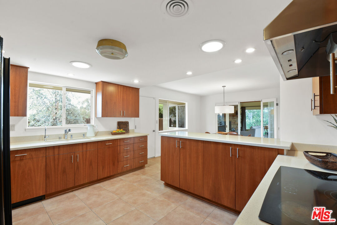 1405 Riviera Drive Pasadena, CA 91107 - Photo 8 of 21