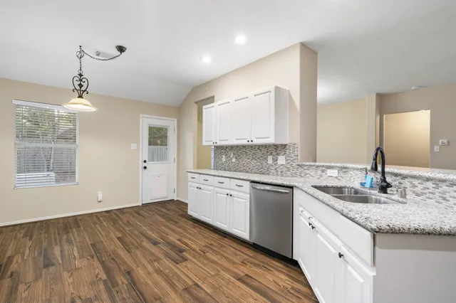 $2,650 | 26 South Vesper Bend Circle, The Woodlands, TX 77382