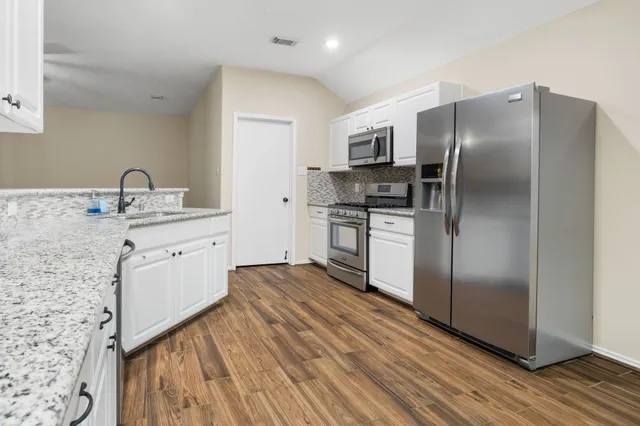 $2,650 | 26 South Vesper Bend Circle, The Woodlands, TX 77382