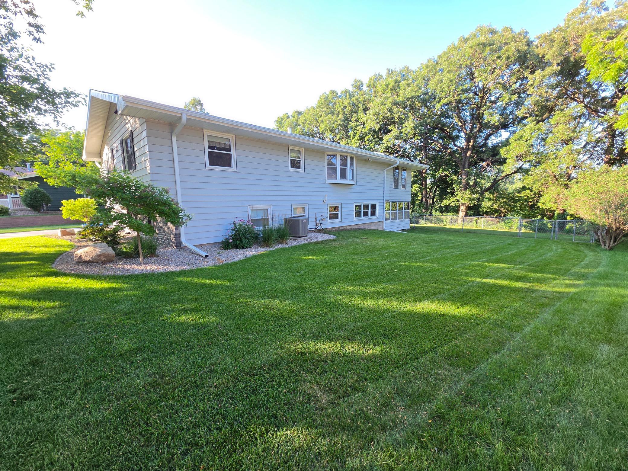 411 Ridge Road Albert Lea, MN 56007 - Photo 3 of 46