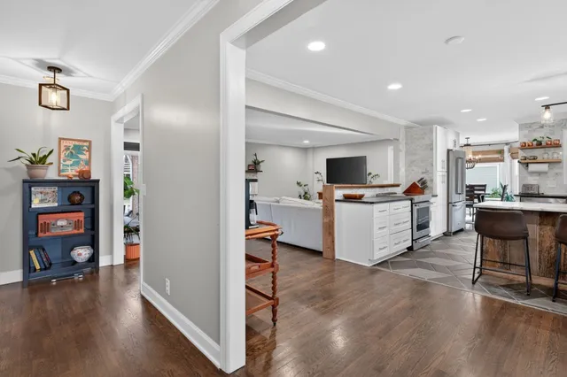 a view of entryway with a front door