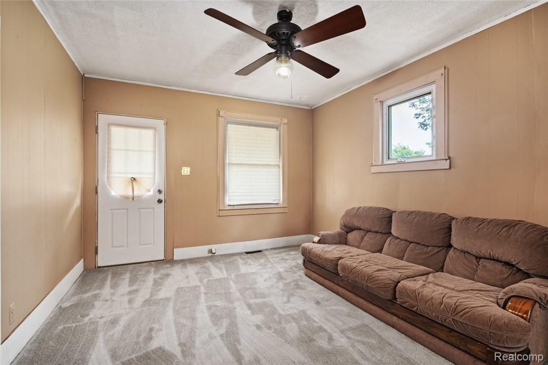 17450 Sumpter Road Belleville, MI 48111 - Photo 4 of 23 DSC_1206.jpg