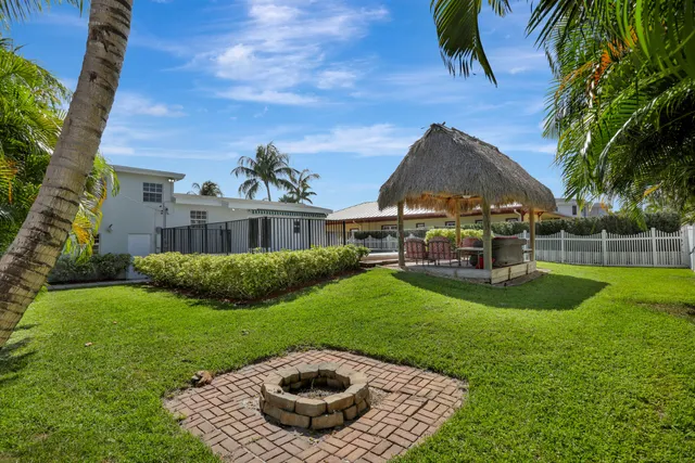 a view of a house with garden and yard